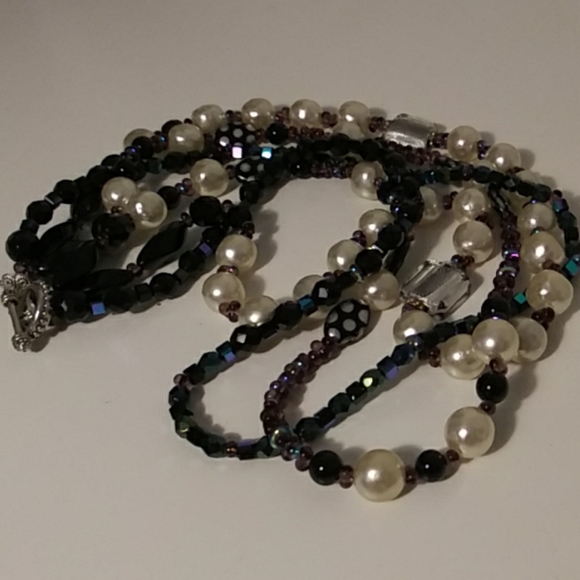 12" pearl . jet. Beaded necklace - Picture 3 of 5